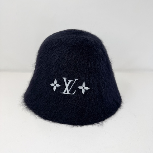 Louis Vuitton Fluffy Hat S00 - Picture 1 of 8